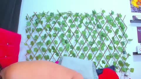 Snapshot of alexandramaravilla chatting on 12.31.24 ALEXANDRA online show from 12.31.24