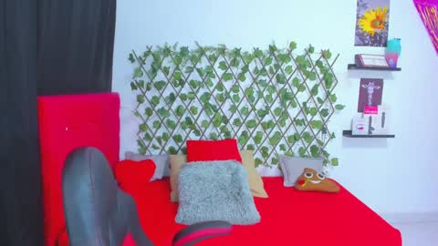 Snapshot of alexandramaravilla chatting on 01.15.25 ALEXANDRA online show from 01.15.25
