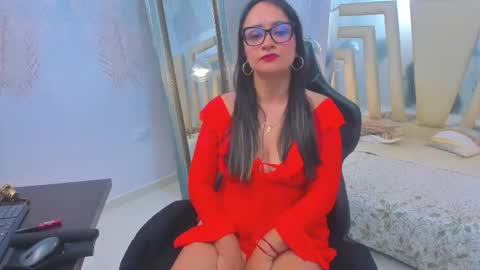 Alexandra Milff  online show from 10.19.25
