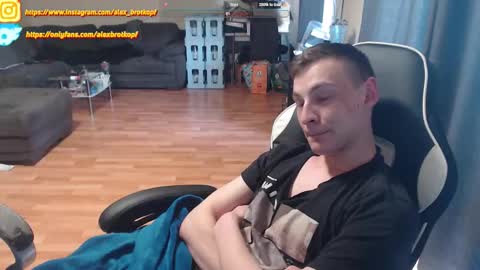 Snapshot of alexbrotkopf chatting on 10.02.25 Alex online show from 10.02.25