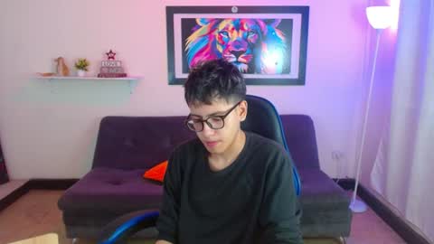 Snapshot of alexcum_18 chatting on 06.19.26 alex online show from 06.19.26