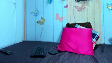 Snapshot of alexe_xx chatting on 04.18.26 Alex online show from 04.18.26