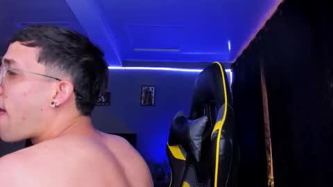 Snapshot of alexgiraldo__ chatting on 10.17.25 alexgiraldo__ online show from 10.17.25