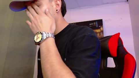 Snapshot of alexgiraldo__ chatting on 05.17.26 alexgiraldo__ online show from 05.17.26