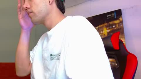 Snapshot of alexgiraldo__ chatting on 06.20.26 alexgiraldo__ online show from 06.20.26