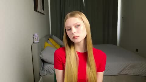 Snapshot of alexialunaris chatting on 04.20.26 Alexia online show from 04.20.26