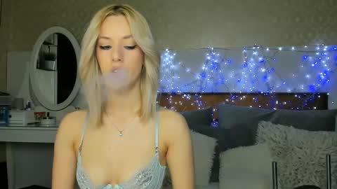 Snapshot of alexisbanx chatting on 04.21.26 alexisbanx online show from 04.21.26