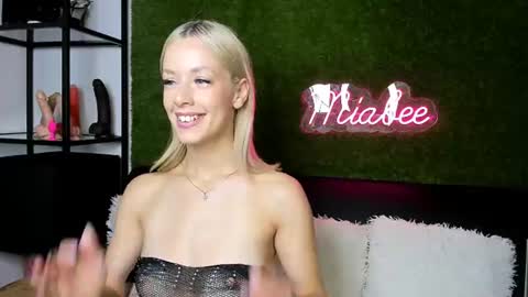 Snapshot of alexisbanx chatting on 07.12.26 alexisbanx online show from 07.12.26