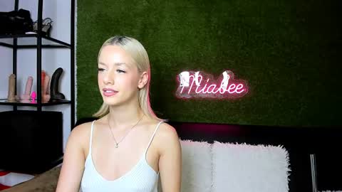 Snapshot of alexisbanx chatting on 07.14.26 alexisbanx online show from 07.14.26