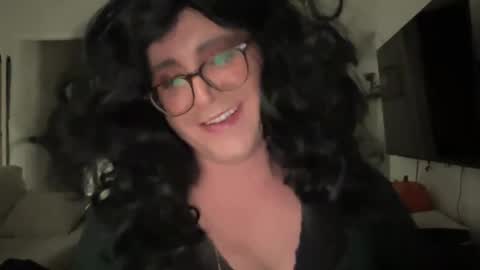 Snapshot of alexiskutt chatting on 03.08.25 Alex Love online show from 03.08.25