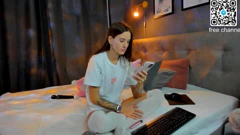 Alexis   Mon Tue Wed Thu Fri 7 GMT 0100am-0700am  online show from 12.04.25