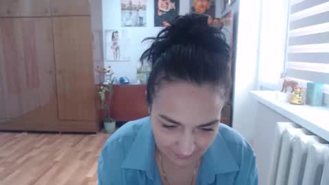 Snapshot of alexismillers chatting on 09.28.25 AlexisMillers online show from 09.28.25