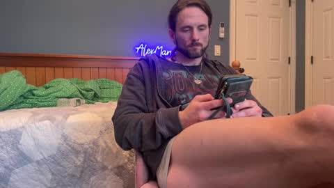 Snapshot of alexmanndickerson chatting on 01.08.25 Alex Mann online show from 01.08.25