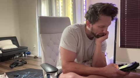 Snapshot of alexmanndickerson chatting on 10.01.25 Alex Mann online show from 10.01.25