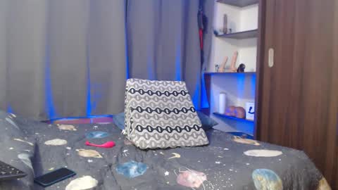 Snapshot of alexxx1106 chatting on 12.20.24 alexxx1106 online show from 12.20.24