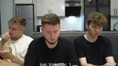 Snapshot of alexxx_d chatting on 04.22.26 AlexDimaIgor online show from 04.22.26
