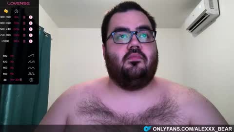 Snapshot of alexxxbear chatting on 12.17.25 alexxxbear online show from 12.17.25