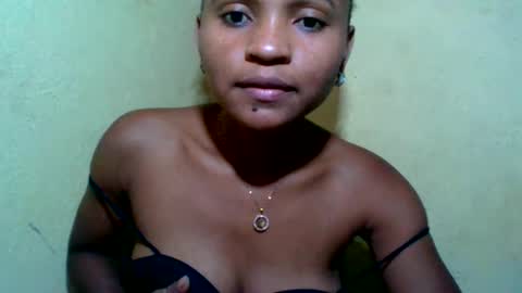 Snapshot of alia411613 chatting on 05.23.26 alia411613 online show from 05.23.26