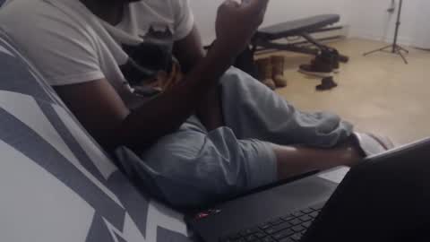 Snapshot of aliasallday chatting on 12.11.24 Alias online show from 12.11.24