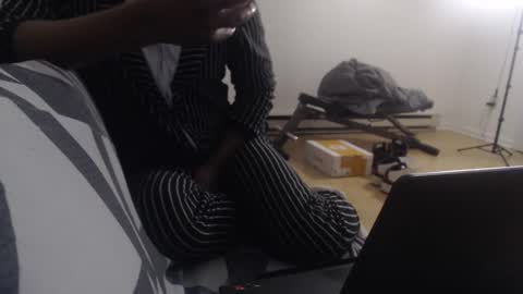 Snapshot of aliasallday chatting on 01.08.25 Alias online show from 01.08.25