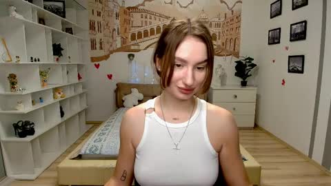 Snapshot of alicafoxis chatting on 04.21.26 Alica online show from 04.21.26