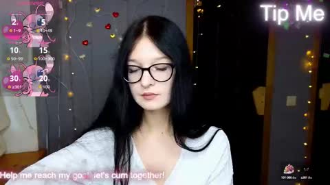 Snapshot of alicamoons chatting on 09.18.25 Alica online show from 09.18.25