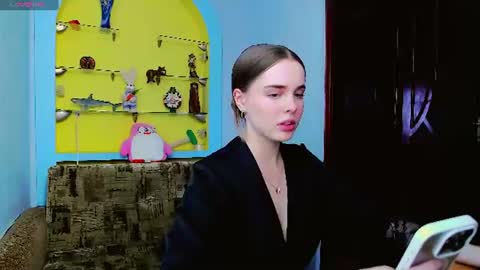Snapshot of alicanewlove chatting on 06.12.26 alice online show from 06.12.26