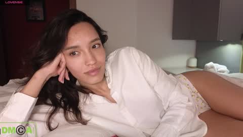 A R Y A  T I A online show from 01.04.25