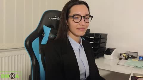 A R Y A  T I A online show from 02.23.25