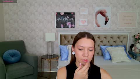 Snapshot of alice_charmy chatting on 01.24.25 Alice in Wonderland online show from 01.24.25