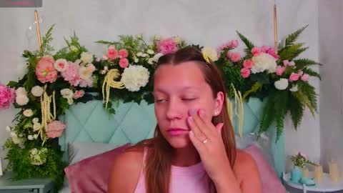 Snapshot of alice_charmy chatting on 09.15.25 Alice in Wonderland online show from 09.15.25