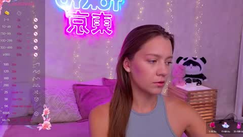 Snapshot of alice_charmy chatting on 09.18.25 Alice in Wonderland online show from 09.18.25