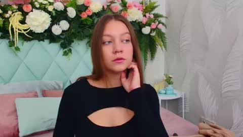 Snapshot of alice_charmy chatting on 10.12.25 Alice in Wonderland online show from 10.12.25