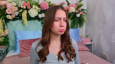 Snapshot of alice_charmy chatting on 01.11.26 Alice in Wonderland online show from 01.11.26