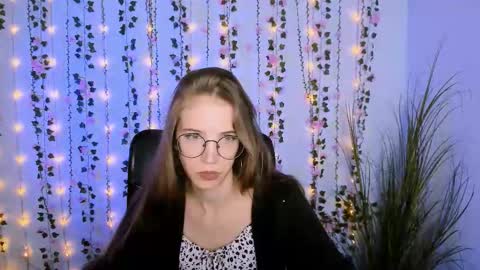 Snapshot of alice_cold chatting on 09.22.25 alice_cold online show from 09.22.25
