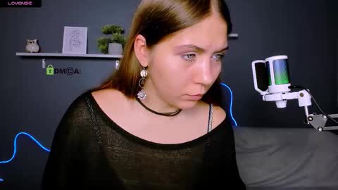 Snapshot of alice_cold chatting on 09.23.25 alice_cold online show from 09.23.25