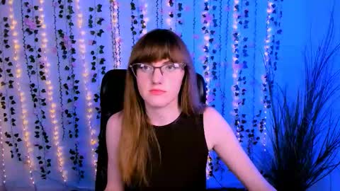 Snapshot of alice_cold chatting on 10.13.25 alice_cold online show from 10.13.25