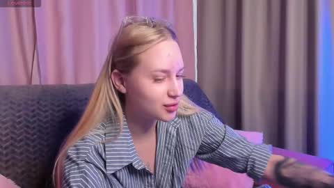 Snapshot of alice_elf chatting on 09.15.25 Alice online show from 09.15.25