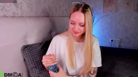 Snapshot of alice_elf chatting on 10.29.25 Alice online show from 10.29.25