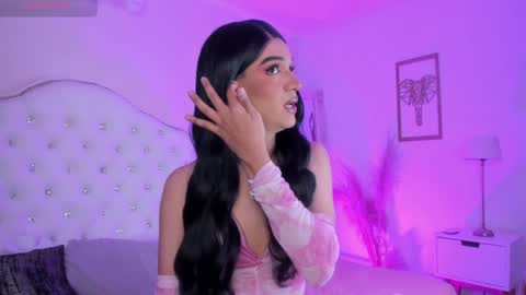 Alice Graay  online show from 01.17.25