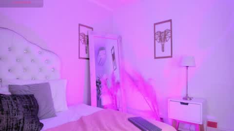 Alice Graay  online show from 01.25.25