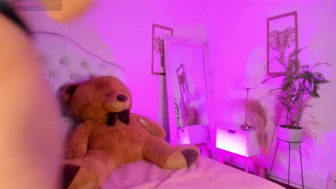 Alice Graay  online show from 02.17.25