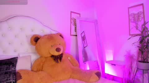 Alice Graay  online show from 02.18.25