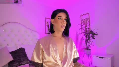 Alice Graay  online show from 02.21.25