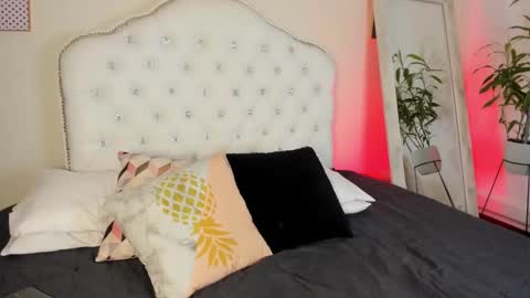 Alice Graay  online show from 09.26.25