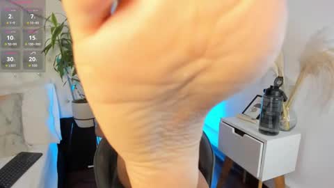 Alice Graay  online show from 10.14.25