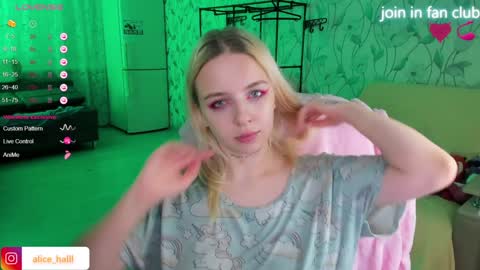 Snapshot of alice_halle chatting on 12.02.24 alice_halle online show from 12.02.24