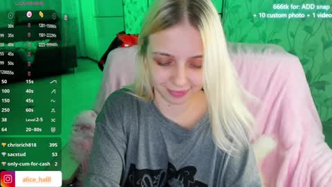 Snapshot of alice_halle chatting on 12.08.24 alice_halle online show from 12.08.24