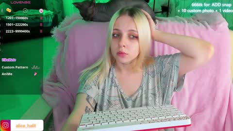 Snapshot of alice_halle chatting on 12.10.24 alice_halle online show from 12.10.24