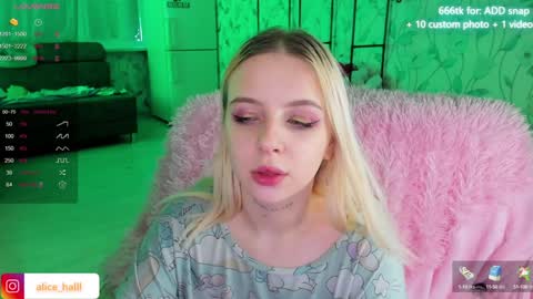 Snapshot of alice_halle chatting on 12.14.24 alice_halle online show from 12.14.24